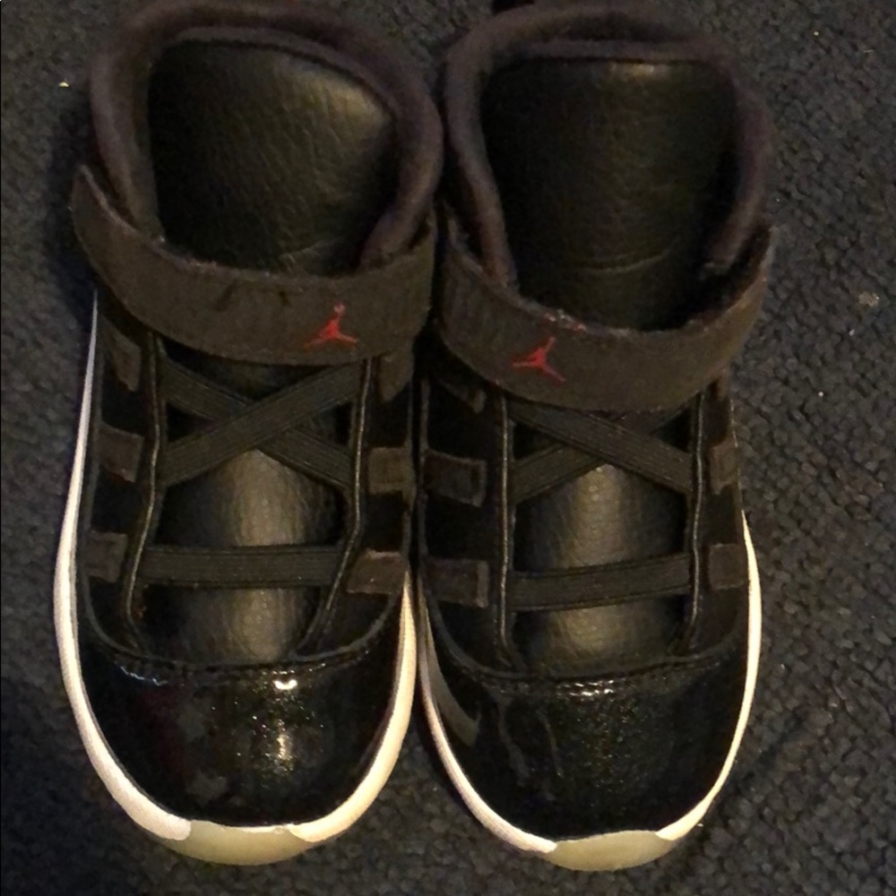 Jordan retro 11 size 9c boys